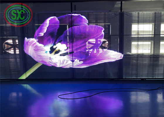 Bon prix Écran LED transparent doté d'une méthode de balayage 1 par 4 et de la norme LED SMD2525 pour des performances d'affichage lumineuses En ligne