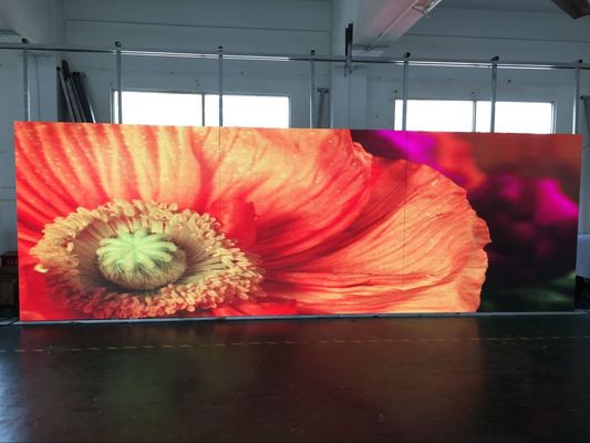 Bon prix L'étape LED interviewe l'armoire de publicité d'intérieur de l'affichage HD P4 1920hz RVB 3 dans 1 512x512mm armoire, l'éclat 1500cd en ligne