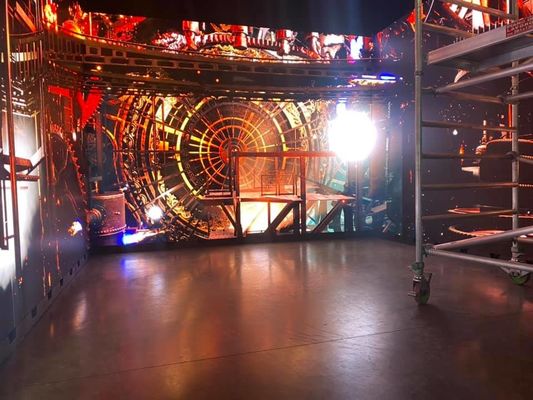 P4 Affichage LED couleur intégrale à l'intérieur à haute résolution et haute fréquence pour la publicité et les événements