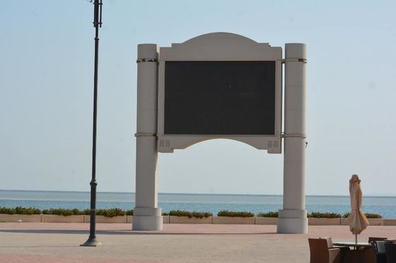 Bon prix Écran d'affichage LED polychrome extérieur P10 pour la publicité avec une luminosité élevée et un taux de rafraîchissement de 3840 Hz En ligne