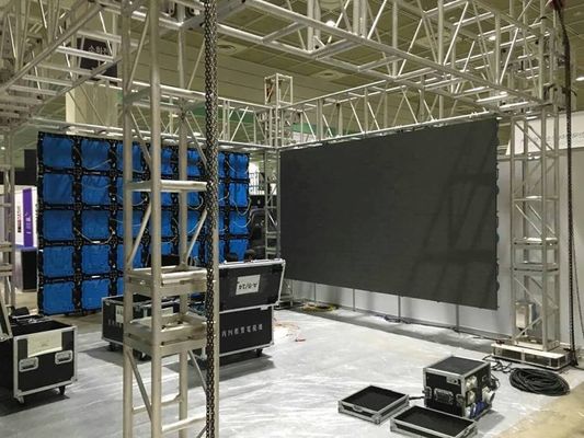 Bon prix écran de visualisation mené d'installation fixe ou de haute définition d'intérieur polychrome lumineuse superbe mobile de location de l'utilisation P2 SMD mini en ligne
