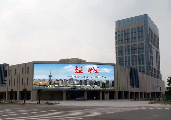 Bon prix Affichage extérieur à LED à couleur complète avec angle de vision de 120° et traitement du signal de 10 ou 14 bits P6 2020 6mm 27778 pixels/m2 en ligne